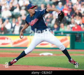 CLEVELAND, Ohio USA - 22.Mai: Cleveland Indians Krug Ubaldo Jimenez (30) Stellplätze im ersten Inning Progressive Field in Cleveland, Ohio, USA auf Dienstag, 22. Mai 2012 ab. Stockfoto