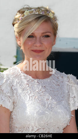 KIRSTEN DUNST auf die Straße PHOTOCALL CANNES FILM FESTIVAL 2012 PALAIS DES FESTIVAL CANNES Frankreich 23 Mai 2012 Stockfoto