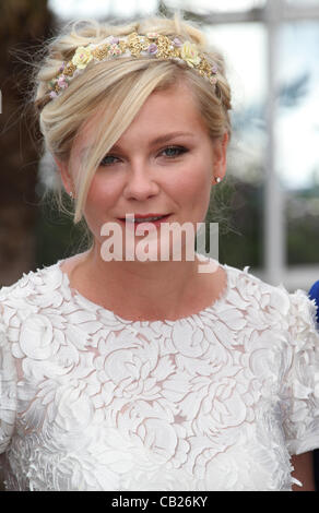 KIRSTEN DUNST auf die Straße PHOTOCALL CANNES FILM FESTIVAL 2012 PALAIS DES FESTIVAL CANNES Frankreich 23 Mai 2012 Stockfoto