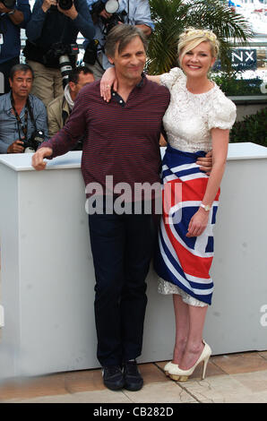 23. Mai 2012 - Cannes, Frankreich - CANNES, Frankreich - Mai 23: Viggo Mortensen und Kirsten Dunst besuchen die "On The Road" Fototermin während der 65. Annual Cannes Film Festival im Palais des Festivals am 23. Mai 2012 in Cannes, Frankreich. (Kredit-Bild: © Friedrich Injimbert/ZUMAPRESS.com) Stockfoto