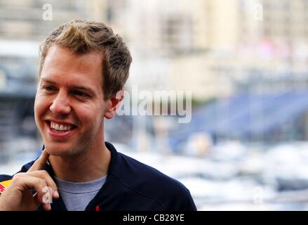 23.05.2012., Monaco.  Deutsche Formel1-Fahrer Sebastian Vettel von Red Bull führt durch das Fahrerlager an der F1 Rennstrecke von Monte Carlo, Monaco, 23. Mai 2012. Der Grand Prix statt findet am 27. Mai. Stockfoto