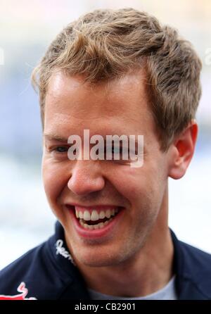 23.05.2012., Monaco.  Deutsche Formel1-Fahrer Sebastian Vettel von Red Bull führt durch das Fahrerlager an der F1 Rennstrecke von Monte Carlo, Monaco, 23. Mai 2012. Der Grand Prix statt findet am 27. Mai. Stockfoto