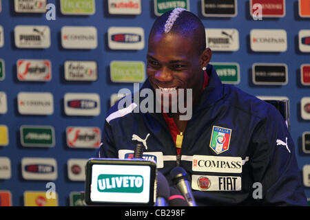 23.05.2012 Coverciano (FI) Italien.   Italiens Mario Balotelli ist während der Pressekonferenz in Coverciano gesehen. Stockfoto