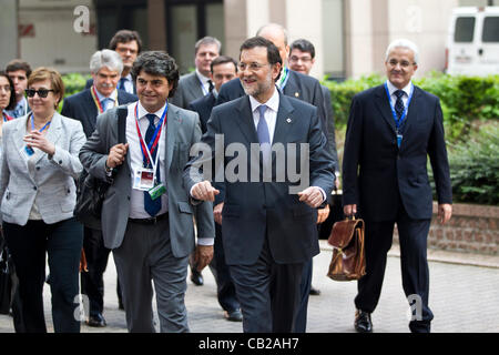 Europäischer Rat, Brüssel, Belgien. 23.05.2012 Bild zeigt Mariano Rajoy Brey (Mitte mit Bart), Premierminister von Spanien, Ankunft am informellen Abendessen der Staats- und Regierungschefs für Mitgliedsstaaten der EU, Brüssel, Belgien. Stockfoto