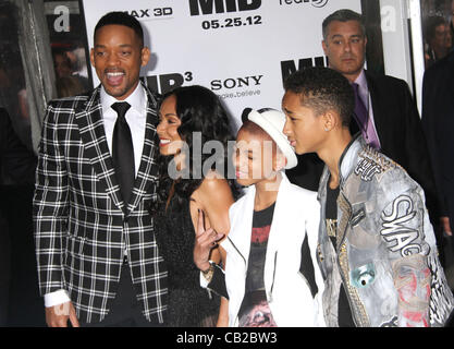 23. Mai 2012 teilnehmen - New York, New York, USA - WILL SMITH, JADA PINKETT-SMITH, WILLOW SMITH und JADEN SMITH die New Yorker Premiere von "Men In Black 3" im Ziegfeld Theater statt. (Bild Kredit: Nancy Kaszerman/ZUMAPRESS.com ©) Stockfoto