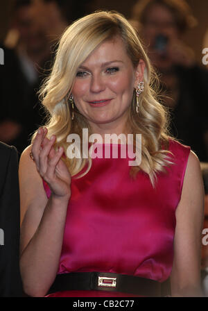 KIRSTEN DUNST auf die Straße PREMIERE CANNES FILM FESTIVAL 2012 PALAIS DES FESTIVAL CANNES Frankreich 23 Mai 2012 Stockfoto