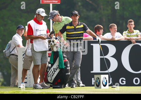 24.05.12 Virginia Wasser, ENGLAND: Rory Mcilroy Nordirland fährt 3. Abschlag in der ersten Runde der BMW PGA Championship auf dem Westplatz im Wentworth Club am 24. Mai 2012 in Virginia Wasser, England. Stockfoto