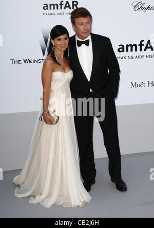 HILARIA THOMAS & ALEC BALDWIN AMFAR KINO GEGEN AIDS GALA CANNES FILM FESTIVAL 2012 HOTEL DU CAP-EDEN-ROC CANNES FRANKREICH 2 Stockfoto