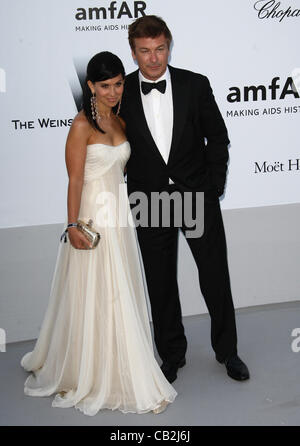 HILARIA THOMAS & ALEC BALDWIN AMFAR KINO GEGEN AIDS GALA CANNES FILM FESTIVAL 2012 HOTEL DU CAP-EDEN-ROC CANNES FRANKREICH 2 Stockfoto