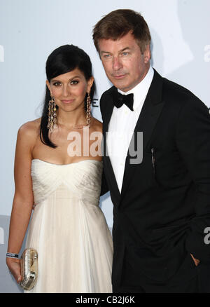 HILARIA THOMAS & ALEC BALDWIN AMFAR KINO GEGEN AIDS GALA CANNES FILM FESTIVAL 2012 HOTEL DU CAP-EDEN-ROC CANNES FRANKREICH 2 Stockfoto