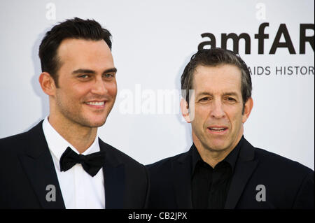 Cheyenne Jackson (Darsteller), Kenneth Cole (Designer) im Ankunftsbereich für das AmfAR-Kino gegen AIDS Charity Auktion 65. Cannes Film Festival 2012 Hotel du Cap-Eden-Roc, Antibes, Frankreich Donnerstag, 24. Mai 2012 Stockfoto