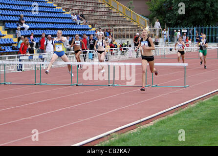 Jalta, Ukraine - 24. Mai: Sportler auf dem internationalen sportlichen Treffen zwischen UKRAINE, Türkei und Weißrussland am 24. Mai 2012 in Jalta, Ukraine. Stockfoto