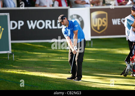 25.05.12 Virginia Wasser, ENGLAND: Oliver Wilson von England am 18. green in der zweiten Runde der BMW PGA Championship auf dem Westplatz im Wentworth Club am 25. Mai 2012 in Virginia Wasser, England. Stockfoto