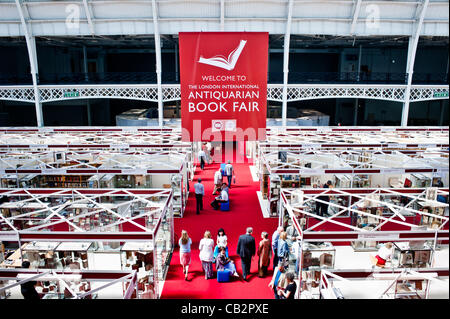 LONDON, UK 25. Mai 2012: über Ansicht der 55. London International Antiquarian Buchmesse, die älteste Buchmesse im Vereinigten Königreich an das Olympia Exhibition Centre am 24.-26. Mai statt Stockfoto