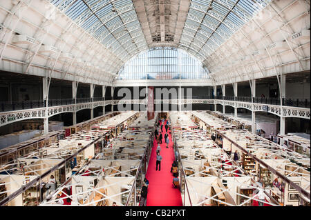 LONDON, UK 25. Mai 2012: über Ansicht der 55. London International Antiquarian Buchmesse, die älteste Buchmesse im Vereinigten Königreich an das Olympia Exhibition Centre am 24.-26. Mai statt Stockfoto