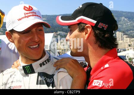 26.05.2012. Monaco, Monote Carlo.  Deutsche Formel1-Fahrer Timo Glock (R) von Marussia gratuliert deutschen Formel1 Fahrer Michael Schumacher von Mercedes AMG (L) beim Formel 1-Rennen verfolgen von Monte Carlo, Monaco, 26. Mai 2012. Schumacher fuhr die schnellste Zeit in der Qualifying-Session. Die Grand Pri Stockfoto