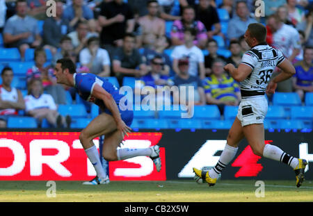 26.05.2012 Manchester, England. Hull Kingston Rovers V Hull FC. Hull FC Flügelspieler wird scharf in Aktion am Wochenende Stobart Super League Rugby Magie von Etihad Stadium Stockfoto