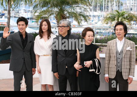 Kim Kang-woo Kim Hyo-Jin, Im Sang-soo, Youn Yuh-Jung, Baek Yoon-Sik, die Geschmack des Geldes Fototermin bei der 65. Cannes Film Festival France. Samstag, 26. Mai 2012 in Cannes Film Festival, Frankreich. Stockfoto