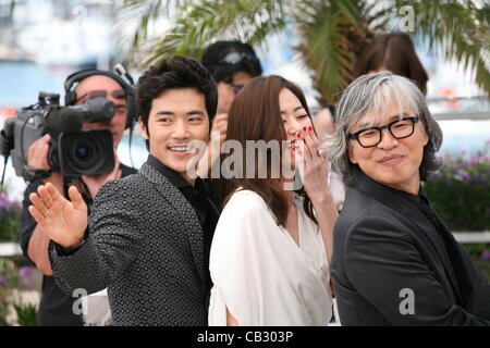 Kim Kang-woo Kim Hyo-Jin, Im Sang-soo im Geschmack das Geld der Fototermin bei der 65. Cannes Film Festival France. Samstag, 26. Mai 2012 in Cannes Film Festival, Frankreich. Stockfoto