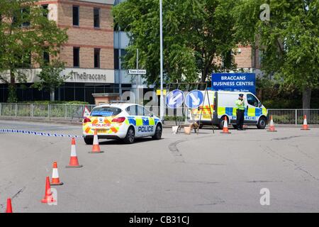 27.05.2012: Bracknell, Großbritannien - polizeilichen Ermittlungen in der Entdeckung von einem Womans Körper in einer u-Bahn in Bracknell, Berkshire. Die Polizei behandeln den Tod als verdächtig. Stockfoto