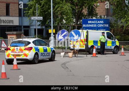 27.05.2012: Bracknell, Großbritannien - polizeilichen Ermittlungen in der Entdeckung von einem Womans Körper in einer u-Bahn in Bracknell, Berkshire. Die Polizei behandeln den Tod als verdächtig. Stockfoto