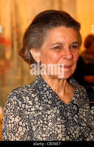 24. Mai 2012 - Athen, Griechenland - Prinzessin IRENE von Griechenland besucht MARINA KARELLA Gemäldeausstellung in zentralen Galerie in Athen. Marina Karella ist die Ehefrau von Prinz Michael von Griechenland und Dänemark. (Bild Kredit: Aristidis Vafeiadakis/ZUMAPRESS.com ©) Stockfoto