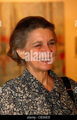 24. Mai 2012 - Athen, Griechenland - Prinzessin IRENE von Griechenland besucht MARINA KARELLA Gemäldeausstellung in zentralen Galerie in Athen. Marina Karella ist die Ehefrau von Prinz Michael von Griechenland und Dänemark. (Bild Kredit: Aristidis Vafeiadakis/ZUMAPRESS.com ©) Stockfoto