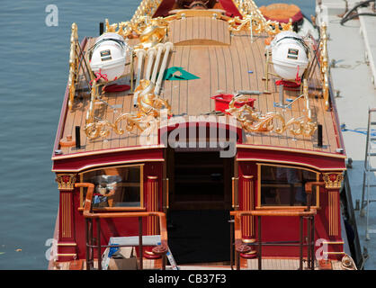 Queens Diamond Jubilee Barge Gloriana vorbereitet während einer Hitzewelle am Montag 28. Mai in Richmond upon Thames für die königliche Flotte feiern am 3. Juni 2012 in London, Großbritannien Stockfoto