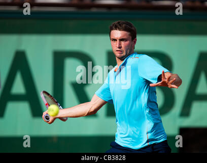 28.05.2012 Paris, Frankreich. Gilles Simon in Aktion gegen Ryan Harrison am 2. Tag der Französisch Open Tennis von Roland Garros. Stockfoto