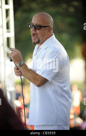 28. Mai 2012 - Simi Valley, Kalifornien, USA - Musiker KIM WILSON, Mitbegründer, Sänger und Mundharmonikaspieler für The Fabulous Thunderbirds, Simi Valley Blues Festivals als Headliner. (Kredit-Bild: © Scott Mitchell/ZUMAPRESS.com) Stockfoto