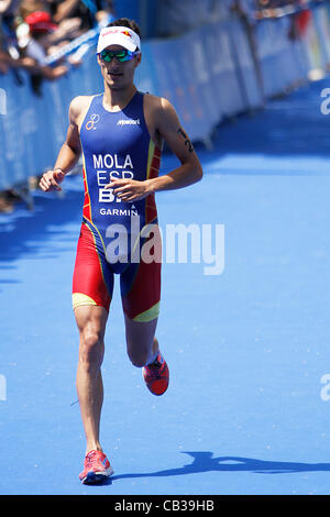 27.05.2012. Madrid, Spanien.  ITU Triathlon World Series - Triathlon World Championship (Campeonato del Mundo de Triatlon) Männer Elite Serie Test - Mario Mola aus Spanien kommt 9 th bis zur Ziellinie Stockfoto