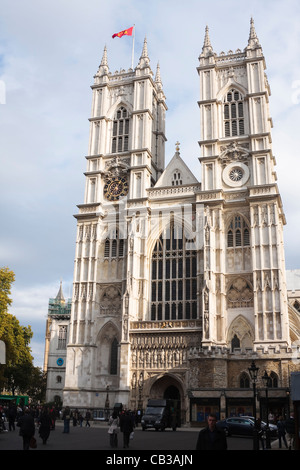 Ein Blick auf die Westfassade des Westminster Abbey Stockfoto