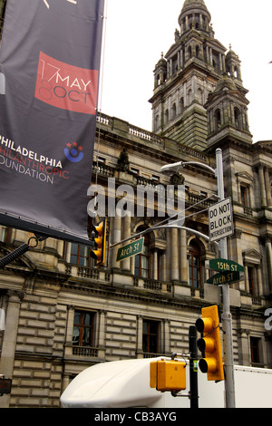 Glasgow City Chambers mit amerikanischen Straßen und Verkehrszeichen am Film-Set von World War Z-Zombie-Film Stockfoto