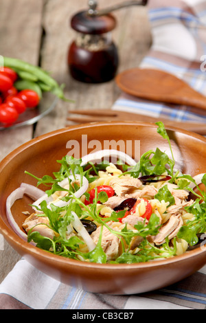 Pasta-Salat mit Thunfisch Stockfoto