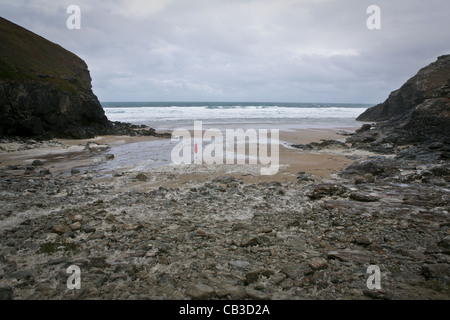 Der Strand am Kapelle Porth, rot gekennzeichnet. Stockfoto