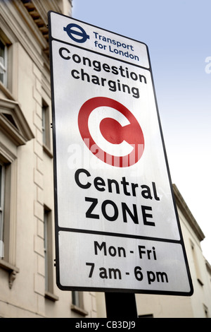 Strassenschild zeigt Verkehrsteilnehmer betreten sie die London Congestion Charge zone Stockfoto