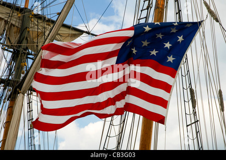 Eine fünfzehn Sterne Version der amerikanischen Flagge, auf eine Mottenhalle Stockfoto