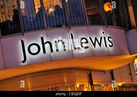 John Lewis-Logo am Eingang nach Kingston, Surrey shop Stockfoto