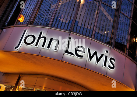 John Lewis-Logo am Eingang nach Kingston, Surrey shop Stockfoto