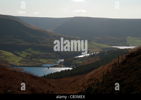 Dove Stone und Yeoman Hey Stauseen aus Alderman Hill, Saddleworth, Oldham District, Greater Manchester, England, Großbritannien Stockfoto