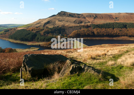 Alderman Hill über Dove Stone und Yeoman Hey Reservoirs, Saddleworth, Oldham District, Greater Manchester, England, Großbritannien Stockfoto