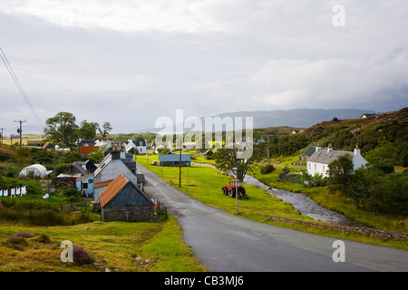 Zeigen Sie mit Blick auf das Dorf Duirnish in Wester Ross, Schottland an Stockfoto