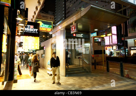 Eingang zur Tsim Sha Tsui Mtr Station Kowloon Hong Kong Sonderverwaltungsregion Hongkong China Stockfoto