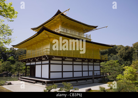 Der atemberaubende goldene Kinkaku-Ji Tempel in Kyoto, Japan. Stockfoto