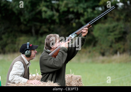 Tontaubenschießen Lehrer mit client Stockfoto