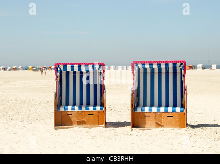 Strandkorb auf der Kniepsands Strand von Norddorf auf der nordfriesischen Insel Amrum in Norddeutschland Stockfoto