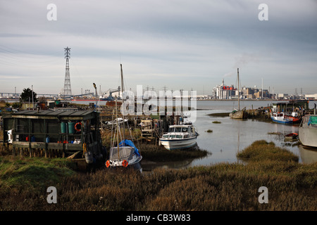 Gemeinschaft von Menschen, die in einem Bach, Swanscombe Marshes. Stockfoto