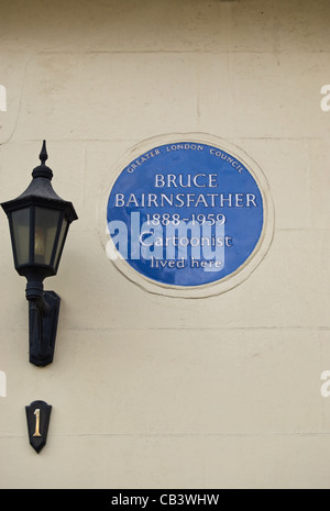 mehr London Rat blaue Plakette markiert eine Heimat der Karikaturist Bruce Bairnsfather, Knightsbridge, London, England Stockfoto