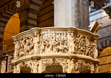 Detail, Marmor Kanzel (1302-10) in Pisa, Duomo (Kathedrale) von Giovanni Pisano (c1250-c1315). Neun neue Testament Szenen. Italien Stockfoto