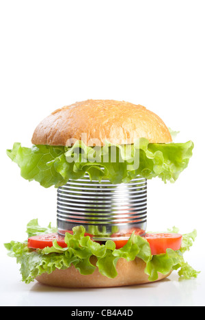 Ungesunden Dosen Fast-Food-Hamburger Darstellung Konzept vieler Konservierungsstoffe Stockfoto